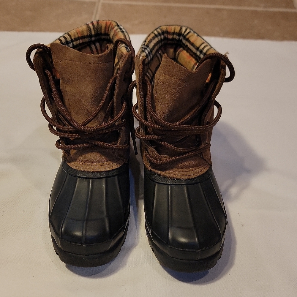 BOSTON ACCENTS WEATHERPROOF DUCK BOOTS. Women's US 7.